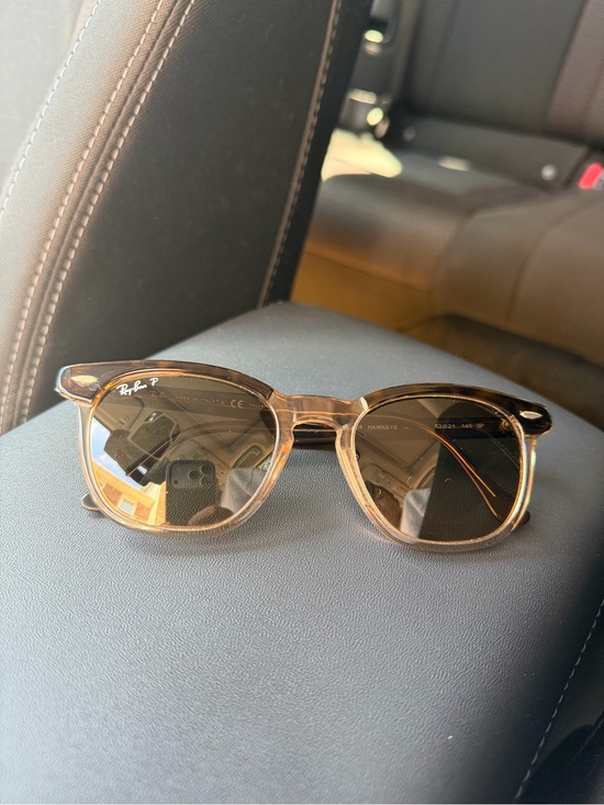 Accessories - Women’s RayBan Hawkeyes